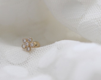 Delicados pendientes de oro macizo de 14 quilates con circonita cúbica y flor, hipoalergénicos, pequeños piercings de oro para hélice, dilatadores y tragus.