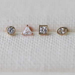 18 gauge internally threaded earring ,Flat Back Labret piercing,Delicate Gold Labret Piercing,Helix Piercing,Cartilage,Tragus Piercing