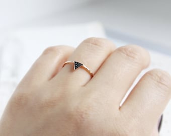 Thin Gold ring,Pavé Triangle Blue diamonds Gold Ring,Rose Gold,14k,Everyday jewelry,Wedding Jewelry,Simple Ring Band,For gift from korea