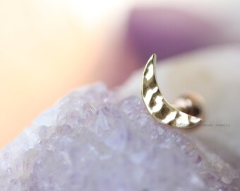 Delicados aretes de media luna de oro macizo de 14 quilates con cierre de rosca. Aretes de luna para mamá. Aretes hipoalergénicos. Aretes pequeños de oro. Piercing para hélix.