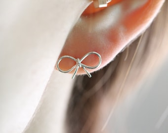 Delicados pendientes de lazo de plata de ley 925, pendientes de regalo, para ella, para mamá, pendientes hipoalergénicos, delicados pendientes de botón, pequeños pendientes de oro, lazo de plata