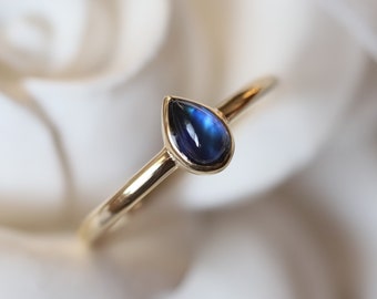 Delicate solid 14k gold natural Blue rainbow moonstone ring,14k Thin Goldring,Solitaire Ring,Wedding Jewelry,Wedding Band