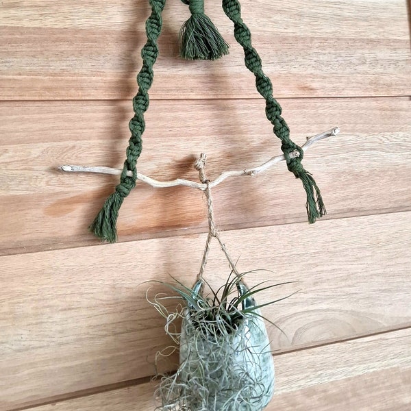 Suspension macramé vert armee et céramique,  porte plante aérienne