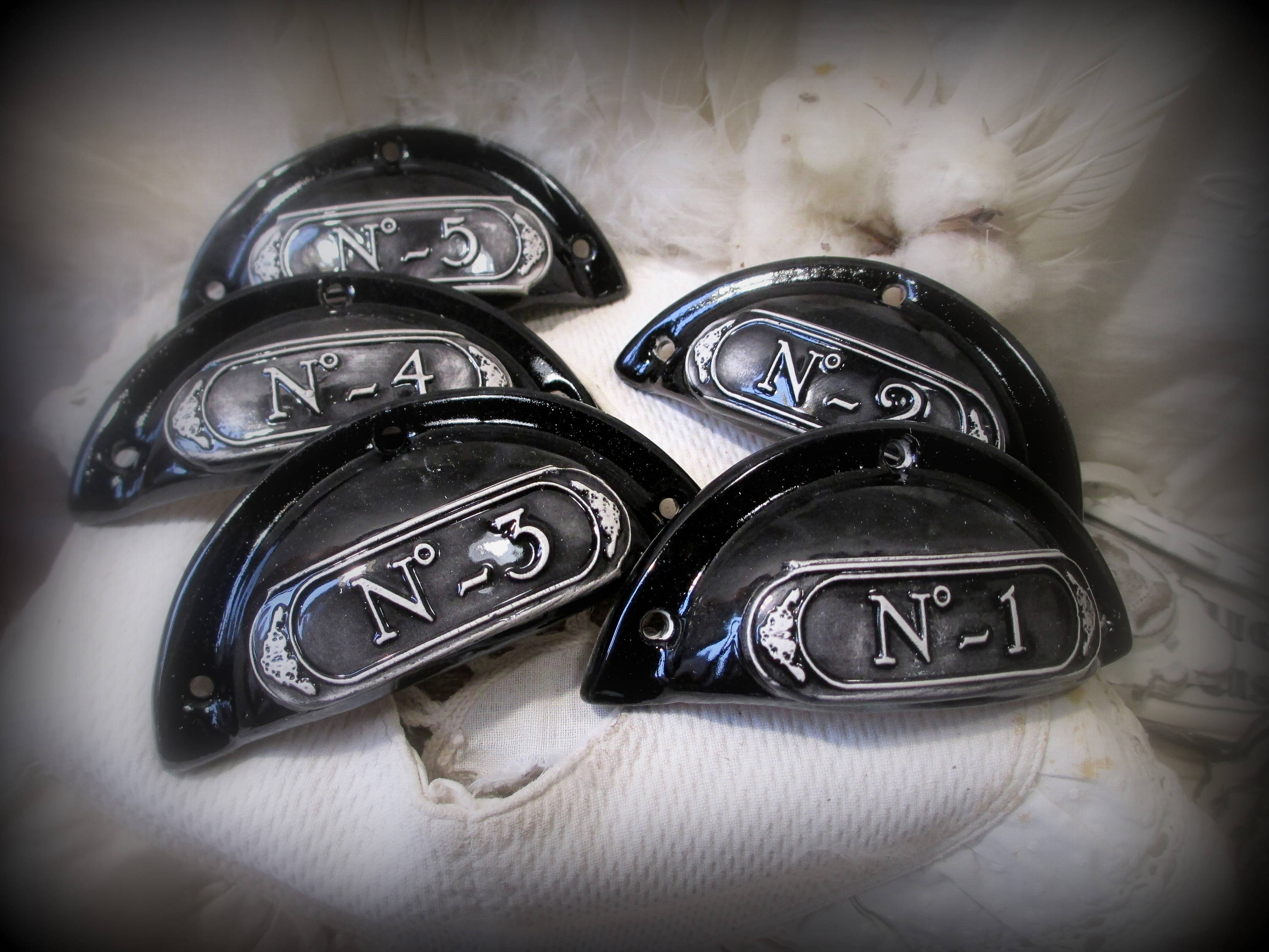 1 Poignée Coquille Numéro.... en Terre Cuite Émaillée | Fabrication Artisanale