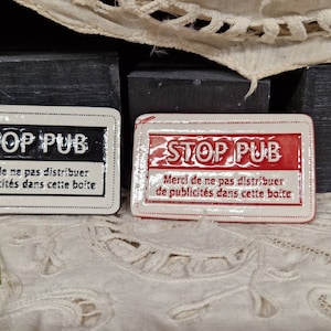 Plaque STOP PUB en céramique