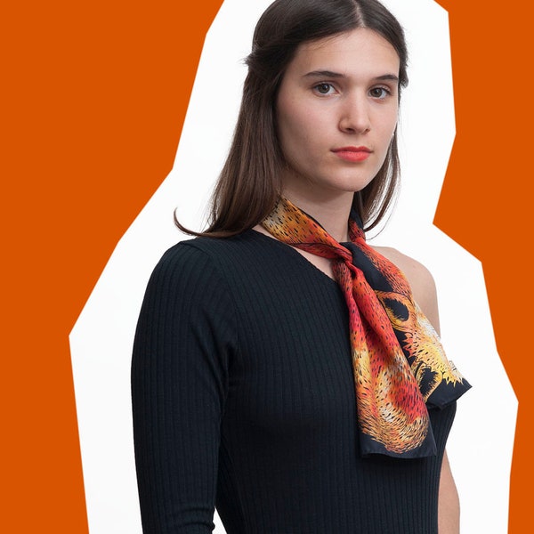 Petit foulard "Renard" orange et noir en soie façon col fausse fourrure - COLLECTION FOURRURES