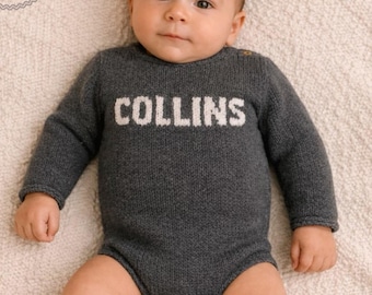 Jersey de bebé con nombre personalizado, conjunto de bebé con nombre personalizado, conjunto para la salida del hospital, body de bebé con nombre, ropa de bebé tejida, ropa para bebés gemelos