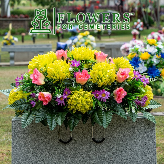 Ramo flores artificiales cementerio margaritas