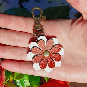 Rot, Orange Und Weiß Leder Blume Geldbörse Charme, 9 Styles, Bag Flair, Clip An, Burgund, Rot, Braun, Blau Türkis, Gelb, Olive, Blau