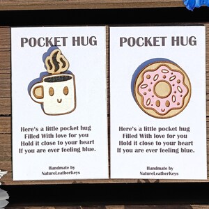 Best Friends Pocket Hugs, lot de 2 cafés et beignets, cadeau vous manquez, jeton de poche en bois découpé au laser, peint à la main, je pense à vous, accord parfait