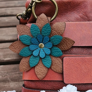 Leder Blumen Geldbörse Charme, 7 Styles, Handtasche Taschen Anhänger Zubehör, Clip auf Taschenbeutel Charme, Weiß, Lagune, Burgund, Braun, Grau, Schwarz Charme