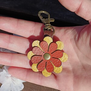 Rot, Orange und Gelb Leder Blume Geldbörse Charme, 9 Styles, Bag Flair, Clip An, Weiß, Burgund, Rot, Braun, Blau, Türkis, Olive, Blau