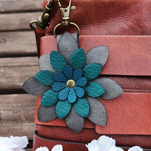 Leder Blumen Geldbörse Charme, 7 Styles, Handtasche Taschen Anhänger Zubehör, Clip auf Taschenbeutel Charme, Weiß, Lagune, Burgund, Braun, Grau, Schwarz Charme