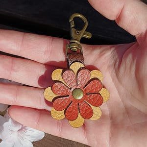Rot, Orange und Gelb Leder Blume Geldbörse Charme, 9 Styles, Bag Flair, Clip An, Weiß, Burgund, Rot, Braun, Blau, Türkis, Olive, Blau