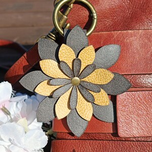 Leder Blume Geldbörse Charme, 8 Styles, Geldbörse Taschenanhänger Zubehör, Clip auf Tasche Geldbörse Charme, Beige, Braun, Grau, Burgund und Gelb Charme