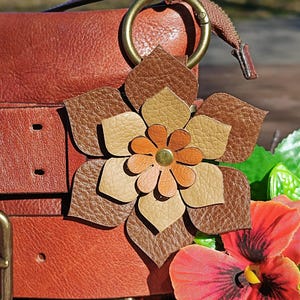 Braun Und Beige Leder Blume Geldbörse Charme, 8 Styles, Taschen Accessoire, Clip auf Tasche Geldbörse Charme, Weiß, Blau Türkis, Grau, Burgund, Gelb