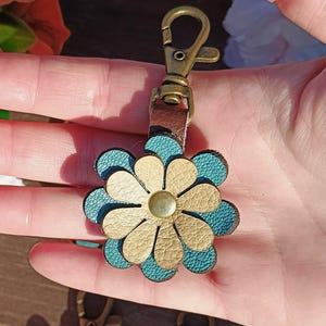 Beige Blau Türkis Leder Blume Geldbörse Charme, 6 Styles, überlagerte Blumen Tasche Flair, Clip auf, braun, gelb, blau, bordeaux, rote Charme