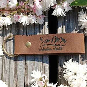 Graduation Gift / Adventure Awaits Keychain, 28 COLORS Premium Leather Keyring, Personalised, Laser Etched, Travel Keychain, New Driver Gift