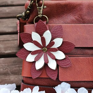 Leder Blumen Geldbörse Charme, 7 Styles, Handtasche Taschen Anhänger Zubehör, Clip auf Taschenbeutel Charme, Weiß, Lagune, Burgund, Braun, Grau, Schwarz Charme