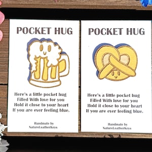 Lot de 2 câlins de poche Best Friends, bière et bretzels, cadeau vous m'avez manqué, jeton de poche en bois découpé au laser peint à la main, je pense à vous, cadeau amusant