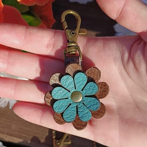 Blau Türkis und Braun Leder Blume Geldbörse Charme, 6 Styles, geschichtete Blumen Tasche Flair, Clip auf, beige, gelb, blau, burgund, rot Charme