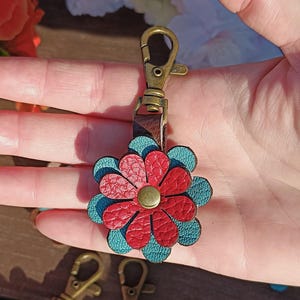 Rot und Blau Türkis Leder Blume Geldbörse Charme, 6 Styles, geschichtete Blumen Tasche Flair, Clip auf, braun, beige, gelb, blau, bordeaux Charme