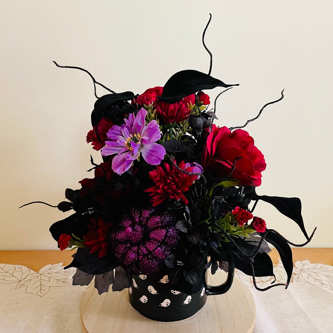 Halloween Flower Arrangement, Halloween Table Decor, Gothic Tablescape