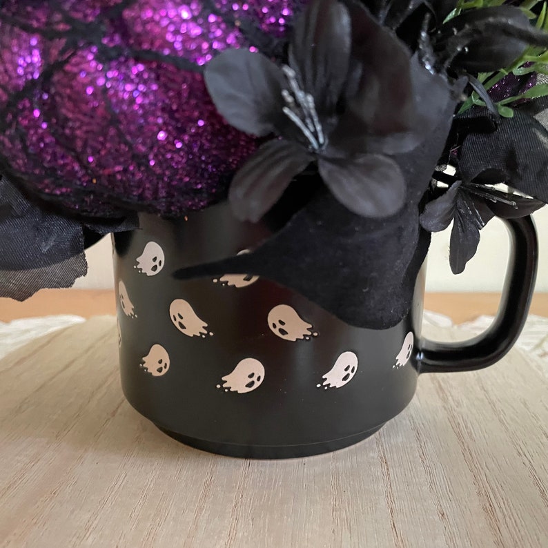 Gothic Halloween Flower Arrangement, Spooky Table Decor - Etsy