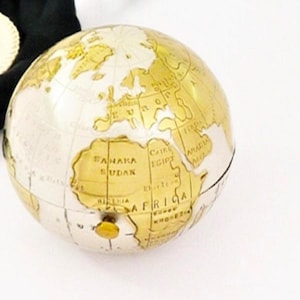 Something Old Gift Vintage Pygmalion Two Tone World Globe Compact