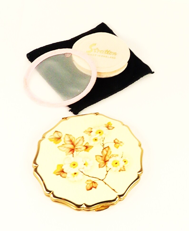 Girlfriend Gift Unused Boxed Vintage Stratton Compact Cream Enamel BFF Gift For Her 1970s image 4