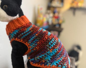 手作りかぎ針編みのカラフルな犬用セーター：レインボーニットのペット