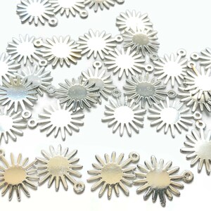 10 pcs+ 16 x 13 mm - Silver Brass Sunburst Connector - Sun Burst Charm - Plated Brass Charms - Blank for Gems Jewlery Findings - 1 Loop