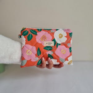 花柄キルティングジッパートラベルポーチ、かわいいピンクの美的、化粧品トイレタリートラベルバッグ、キャリーオールバッグ、彼女へのギフト、サステナブル