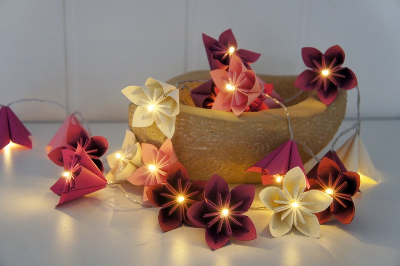 Lichterkette mit Origami Blüten, wahlweise mit Timer Bild 1