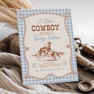 Inbjudan till babyshower med liten cowboy | Inbjudan till babyshower med western rodeo | Cowboy-tema med blått ginghammönster | Utskrivbar inbjudan bild 6