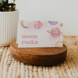 Cartes de tente de nourriture de fête de l'espace pour fille, tentes de nourriture de l'espace modifiables, étiquettes de nourriture de l'espace modifiables, tentes de nourriture numérique Two the Moon, nourriture de fête de l'espace