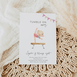 Puede incluir: Una invitaci&oacute;n de cumplea&ntilde;os rosa y blanca con una ilustraci&oacute;n de dibujos animados de una ni&ntilde;a haciendo un salto mortal hacia atr&aacute;s en una viga de equilibrio. El texto dice "Tumble On Over" y "Sophie is turning eight".