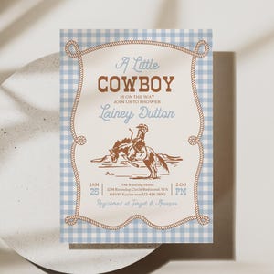 Inbjudan till babyshower med liten cowboy | Inbjudan till babyshower med western rodeo | Cowboy-tema med blått ginghammönster | Utskrivbar inbjudan bild 9