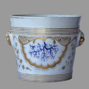 French porcelain jardinere or cache pot with lion mask handles