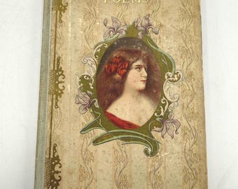 Pode incluir: Livro antigo intitulado "Burnss POEMS" com um retrato de mulher na capa. A capa tem um fundo bege com listras verticais e padrões florais. O retrato é emoldurado com detalhes verdes e roxos.