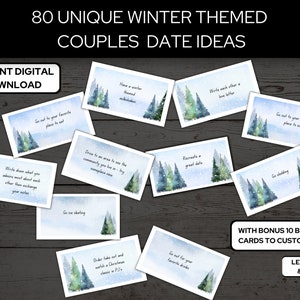 Op de afbeelding: Een verzameling van 80 unieke winter-thema date-ideeën voor koppels, gepresenteerd als printbare kaarten. Elke kaart bevat een aquarel illustratie van dennenbomen en een suggestie voor een date-activiteit. Inclusief 10 blanco kaarten voor personalisatie. De tekst "Instant Digital Download" is zichtbaar.