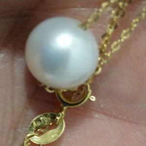 750 Gold 14mm White Pearl Necklace.