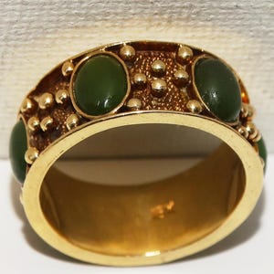 18k Y/Gold Size 9 Dotted Design Genuine Green Jade Band Ring.
