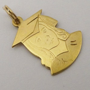14k Yellow Gold Graduation Pendant.