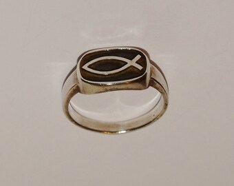 Sterling Silver Stamped Size 8 Fish Ring.