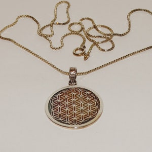 Sterling Silver &quot; FLOWER OF LIFE &quot; Or Daisy Flower Necklace.