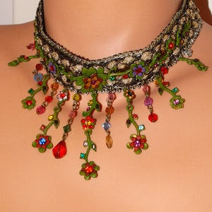 Romantic Embroidery Metal Enamel Flower Design Necklace.
