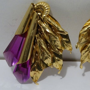 Vintage Gold Tone Pink Plastic Earrings.