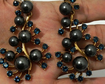 Pendientes de perlas de imitación de cristal en tono dorado de Oscar De La Renta.
