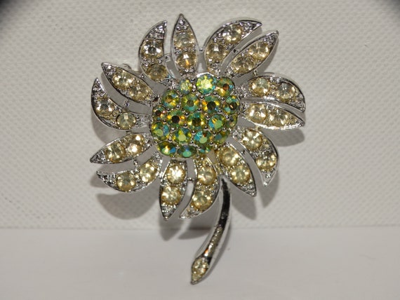 Sarah Coventry Gorgeous Flower Brooch/Pin. - image 8